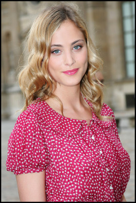 Nora Arnezeder pic #677393